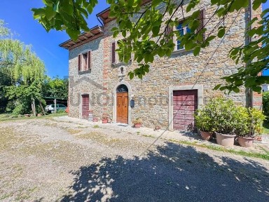 Casale, da ristrutturare, 278 m², Catona, Arezzo