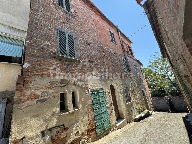 Rustico, da ristrutturare, 250 m², Foiano della Chiana