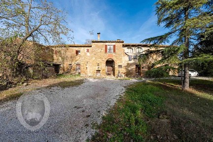 Cortona, Case Sparse Burcinella, 183