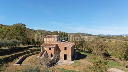 Lucignano, Piazza San Francesco