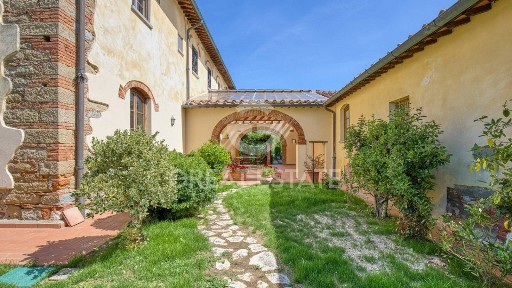 Casale piazza Guido Monaco, Porta Santo Spirito - Stazione, Arezzo