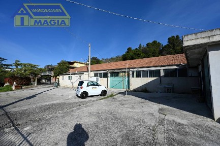 Capannone in Vendita