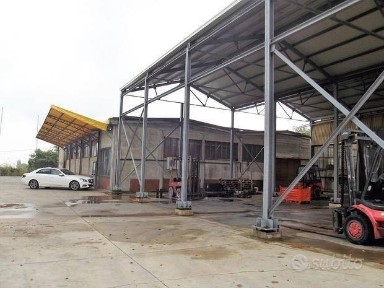 Capannone in Vendita