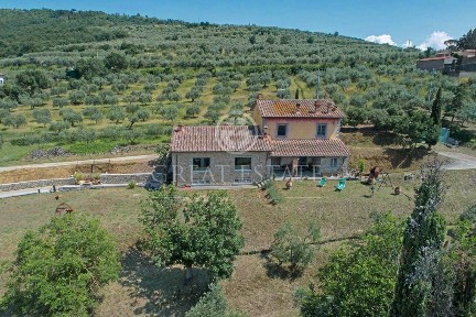 Casale via Italo Scotoni, Camucia Monsigliolo, Cortona