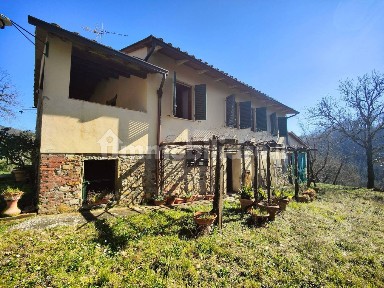 Casa colonica, da ristrutturare, 10 m², Frazioni Collinari, Montevarchi