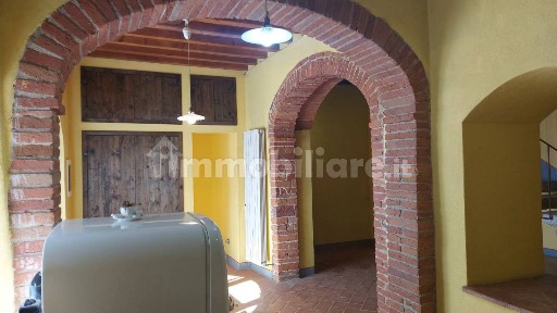 Lucignano, Via Senese