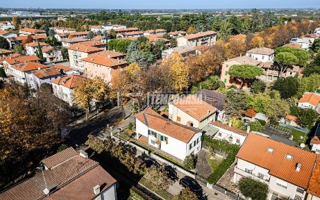 Terratetto unifamiliare viale Fratelli Cairoli 8, Centro, Castel Bolognese