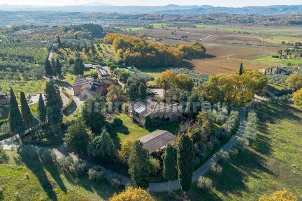 Rustico, da ristrutturare, 400 m², Foiano della Chiana