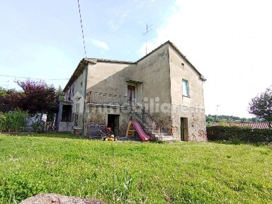 Rustico, da ristrutturare, 215 m², Foiano della Chiana