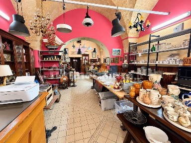 Locale commerciale in Vendita