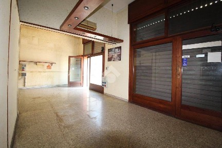 Locale commerciale in Vendita