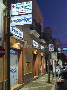 Locale commerciale in Vendita