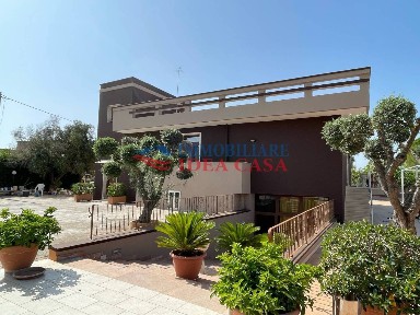 Locale commerciale in Vendita