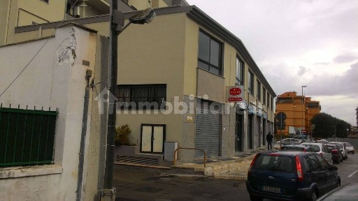Locale commerciale in Vendita