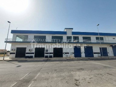 Locale commerciale in Vendita