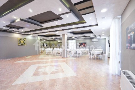 Locale commerciale in Vendita