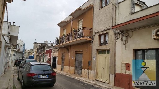 Locale commerciale in Vendita