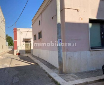 Locale commerciale in Vendita