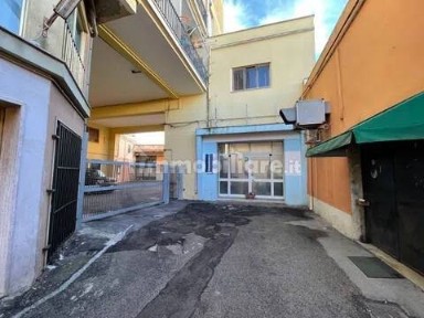 Locale commerciale in Vendita