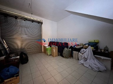 Locale commerciale con laboratorio in Vendita