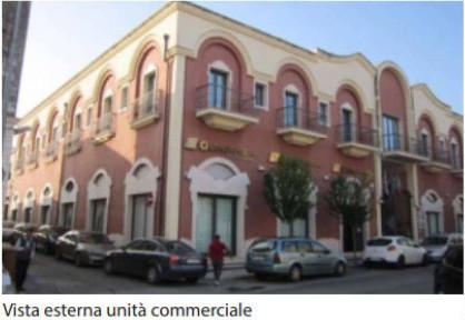 Locale commerciale in Vendita