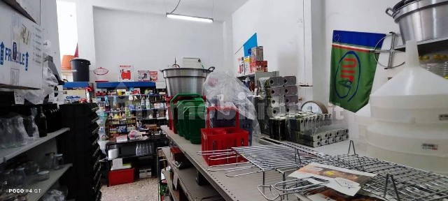 Locale commerciale in Vendita