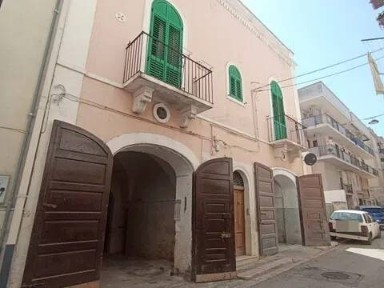 Locale commerciale in Vendita