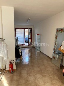 Locale commerciale in Vendita