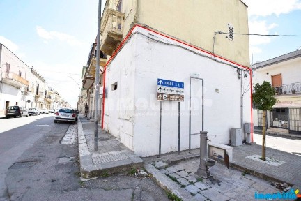 Locale commerciale in Vendita