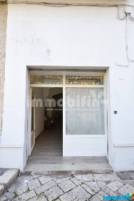 Locale commerciale in Vendita