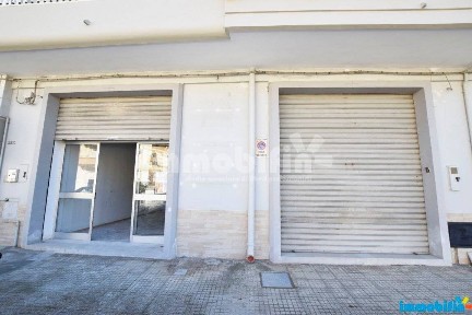 Locale commerciale in Vendita