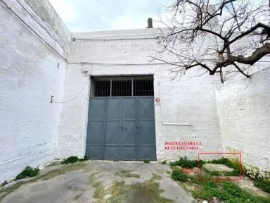 Locale commerciale in Vendita
