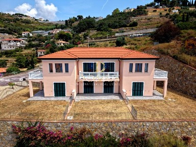 Attico via degli Anemoni, Ospedaletti