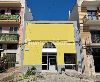 Locale commerciale in Vendita