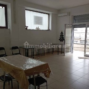 Locale commerciale in Vendita