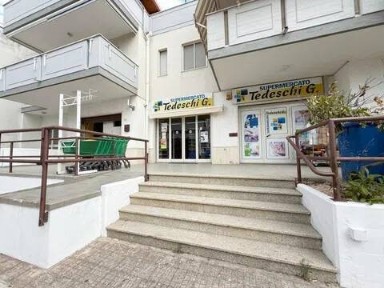 Locale commerciale in Vendita