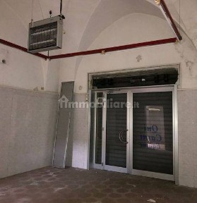 Locale commerciale in Vendita