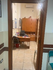 Locale commerciale in Vendita