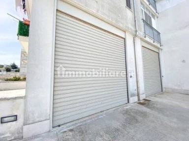 Locale commerciale in Vendita
