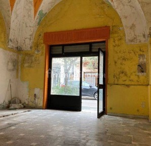 Locale commerciale in Vendita
