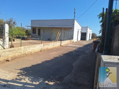 Locale commerciale in Vendita