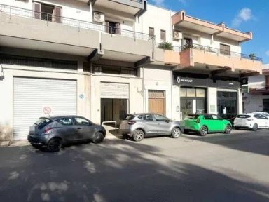 Locale commerciale in Vendita