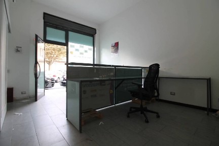 Locale commerciale in Vendita