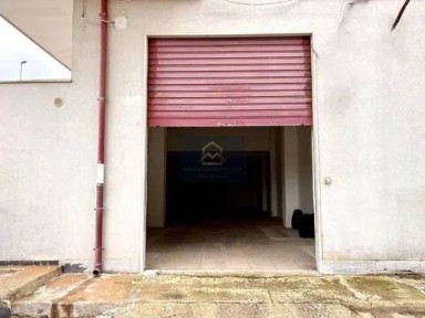 Locale commerciale in Vendita