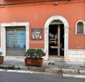 Locale commerciale in Vendita