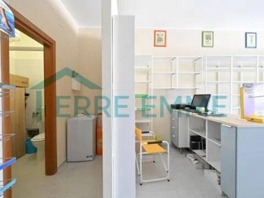 Locale commerciale in Vendita