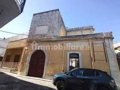 Locale commerciale in Vendita