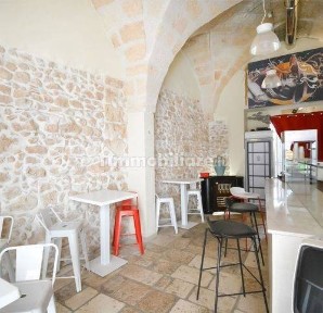 Locale commerciale in Vendita