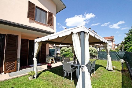 Villa bifamiliare via Silvio Pellico, Caponago