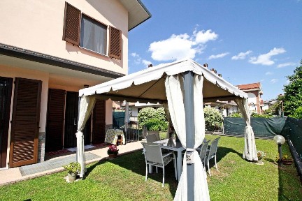 Villa bifamiliare via Silvio Pellico, Caponago
